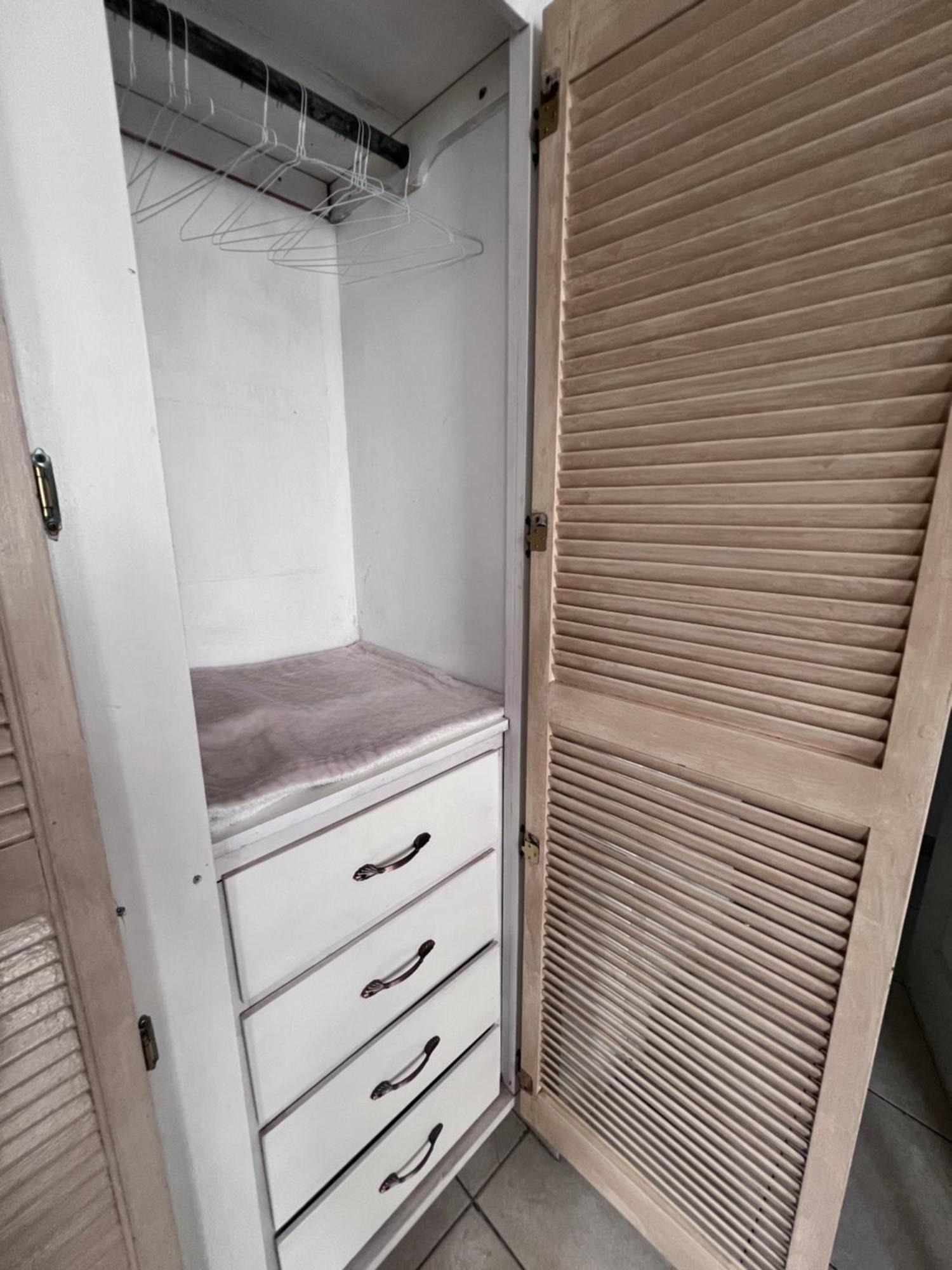 Quarto em Acomodações Particulares Habitacion Centrica Y Espaciosa En Apartamento Familiar *