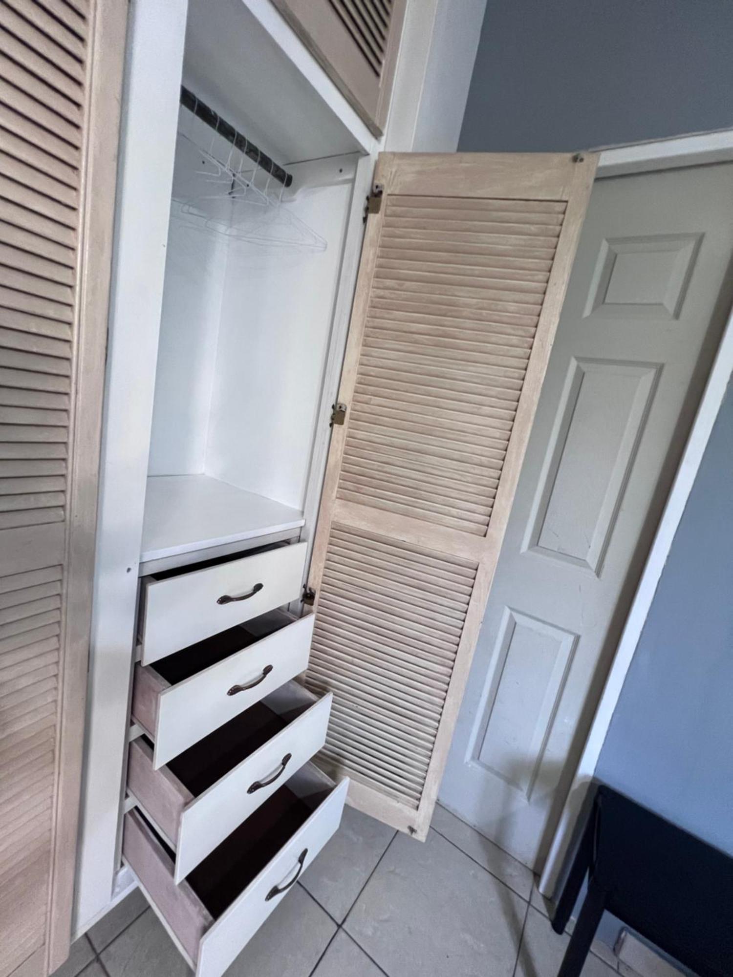 Quarto em Acomodações Particulares Habitacion Centrica Y Espaciosa En Apartamento Familiar *